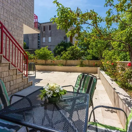 Rose Apartments