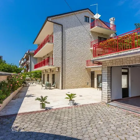 Rose Apartments
