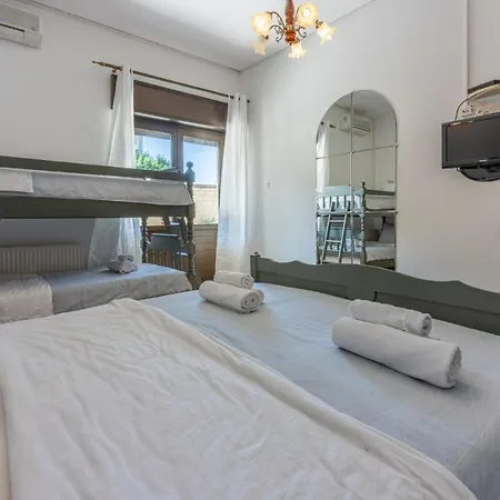 Rose Apartments *