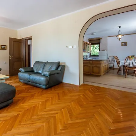 Rose Apartments